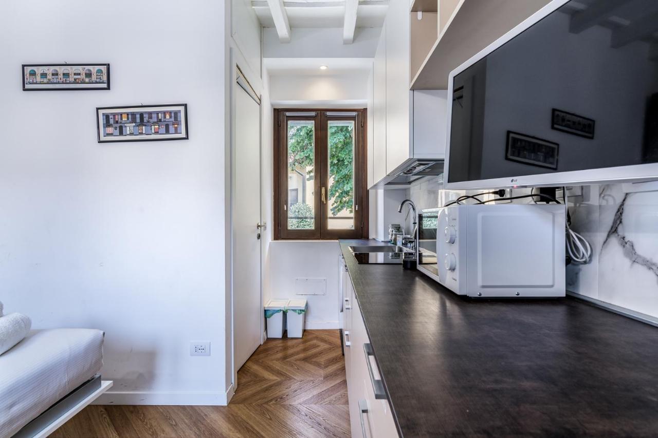 Morimondo Studio Apartment Milan Bagian luar foto