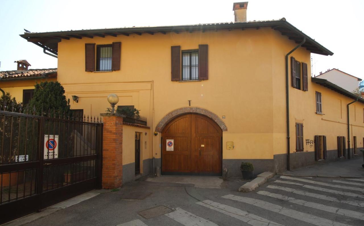 Morimondo Studio Apartment Milan Bagian luar foto